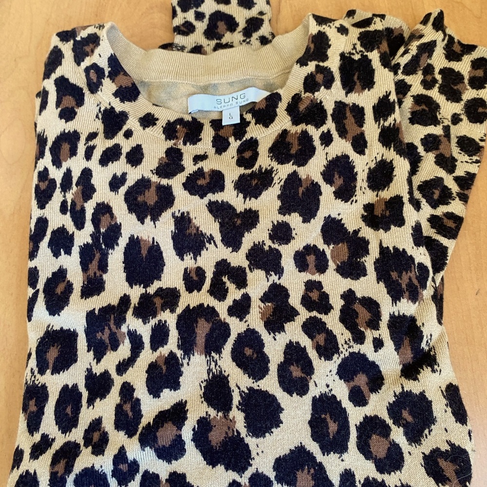 Alfred Sung Long Sleeve Sweater Leopard Print Size L.